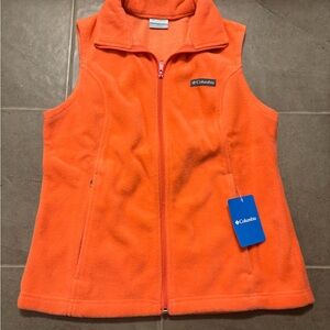 NWT womens medium Columbia fleece vest. Never worn.
